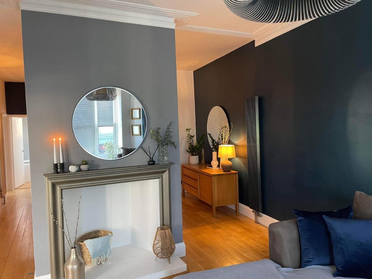The Clock Tower Apartment - Spacious, Modern, 2 Bed Room Apartment , Southsea With Free Parking - Sleeps 4 Portsmouth Exterior foto