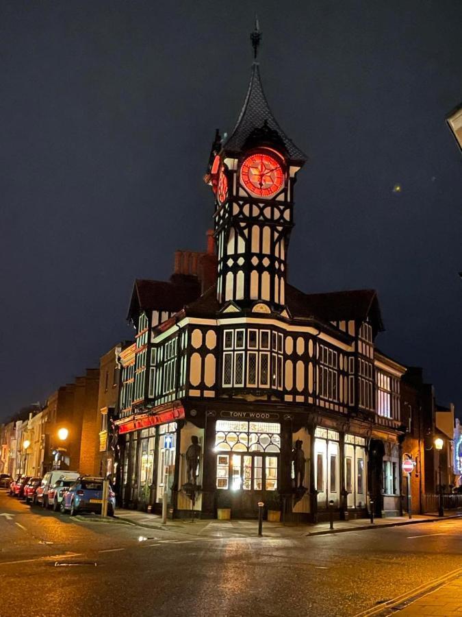 The Clock Tower Apartment - Spacious, Modern, 2 Bed Room Apartment , Southsea With Free Parking - Sleeps 4 Portsmouth Exterior foto