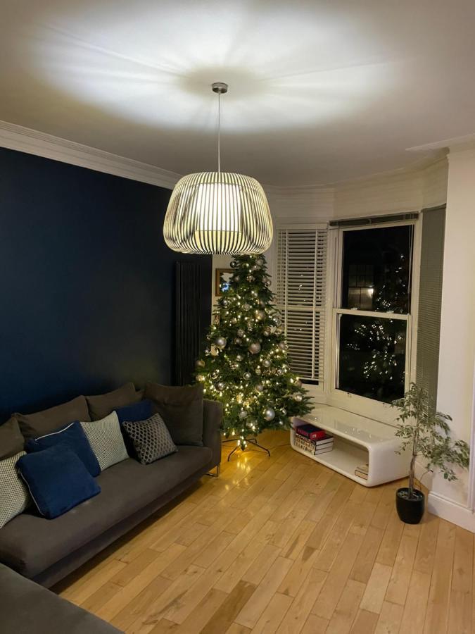 The Clock Tower Apartment - Spacious, Modern, 2 Bed Room Apartment , Southsea With Free Parking - Sleeps 4 Portsmouth Exterior foto